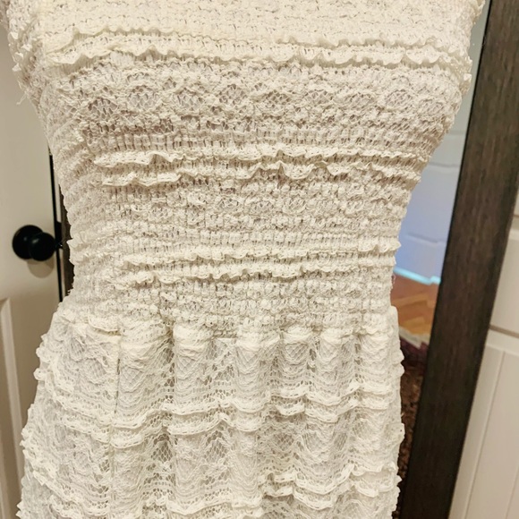 Snow White and all the Lace - Picture 3 of 3